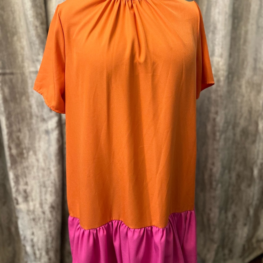 Adorable ladies short sleeve dress with ruffle and bow